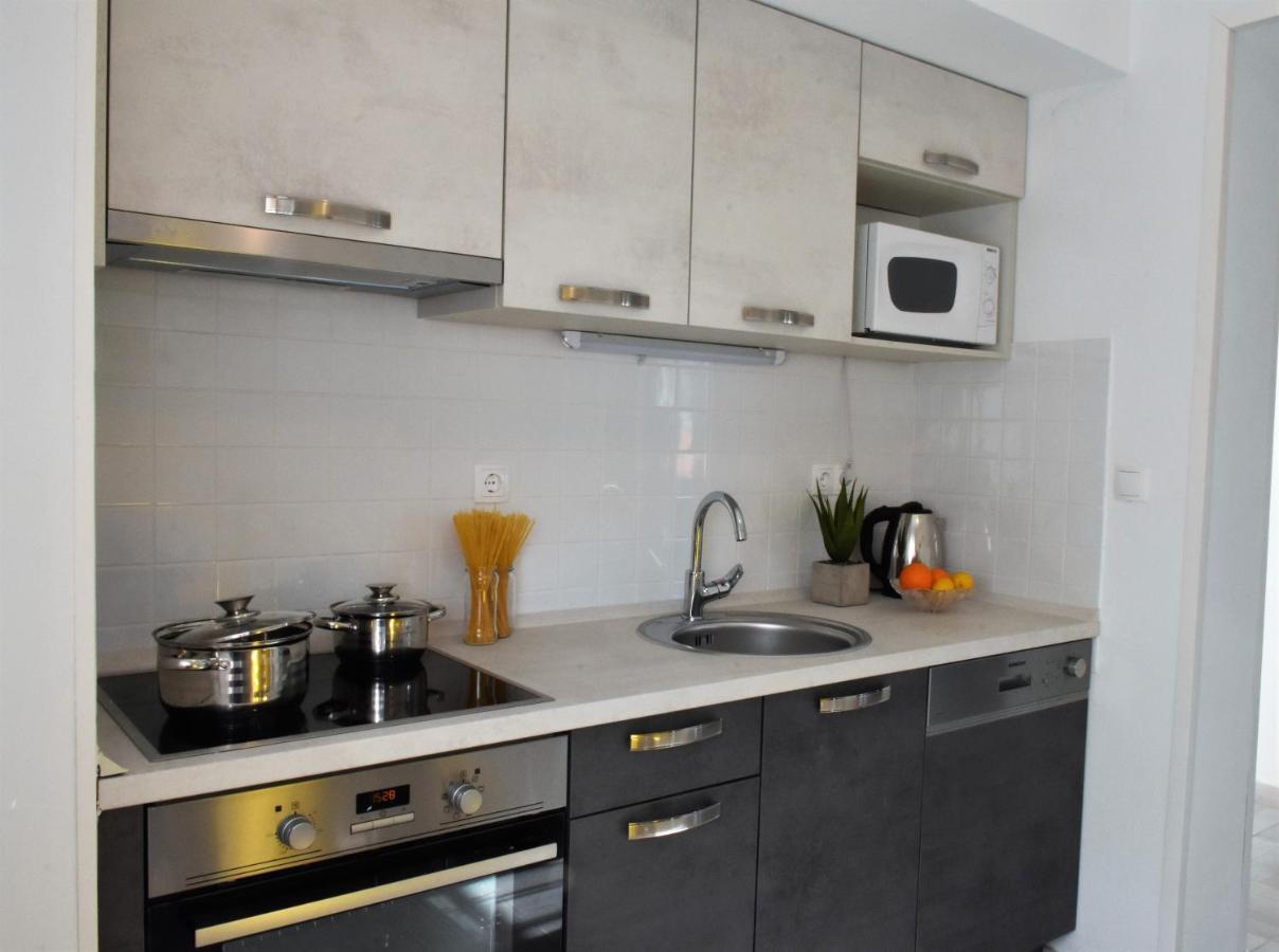 Apartment Meryl Mravince Bagian luar foto