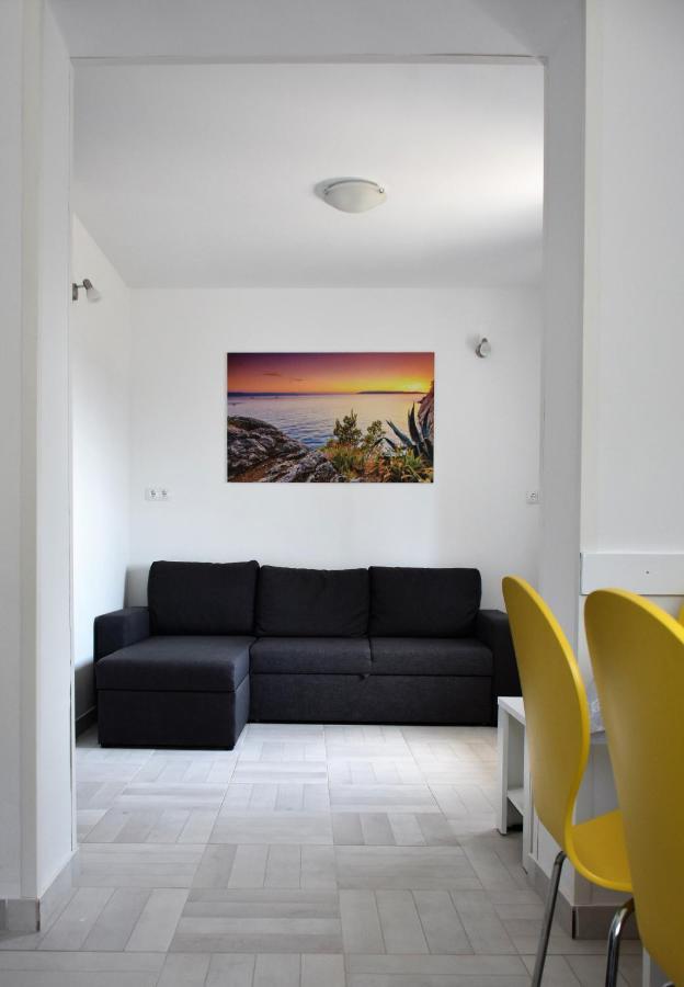 Apartment Meryl Mravince Bagian luar foto