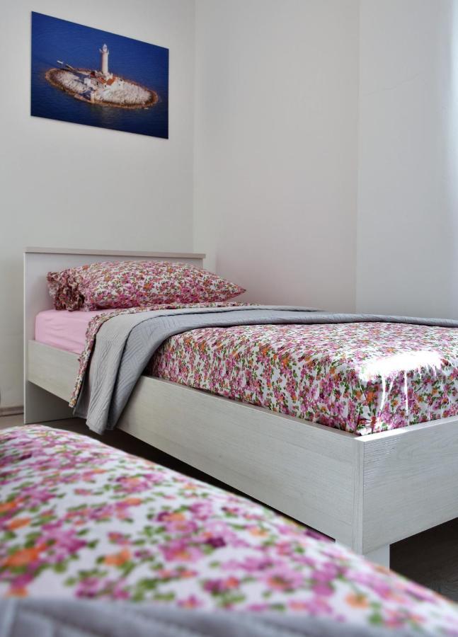 Apartment Meryl Mravince Bagian luar foto