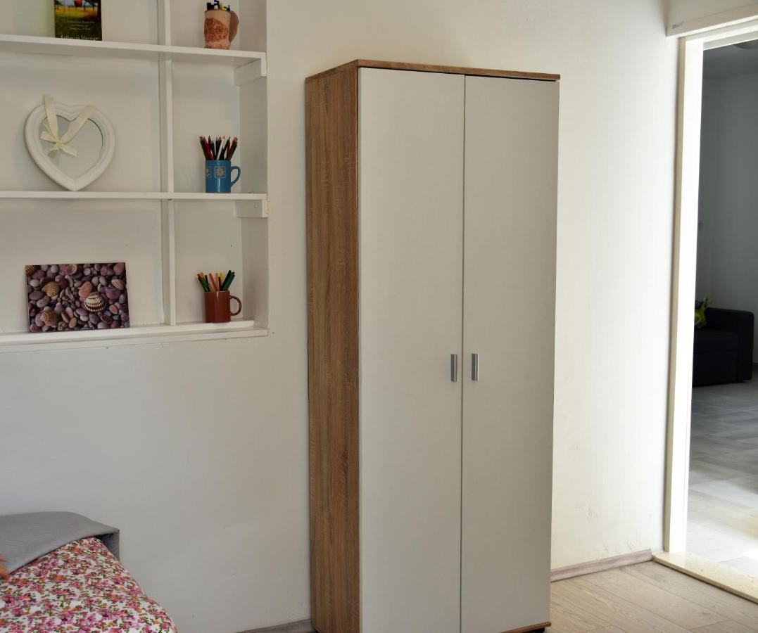 Apartment Meryl Mravince Bagian luar foto