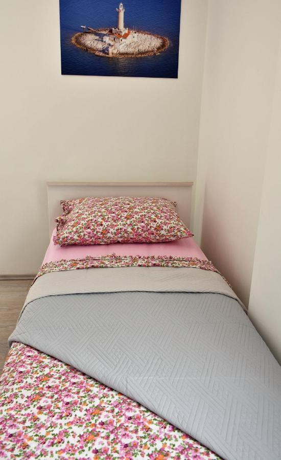 Apartment Meryl Mravince Bagian luar foto
