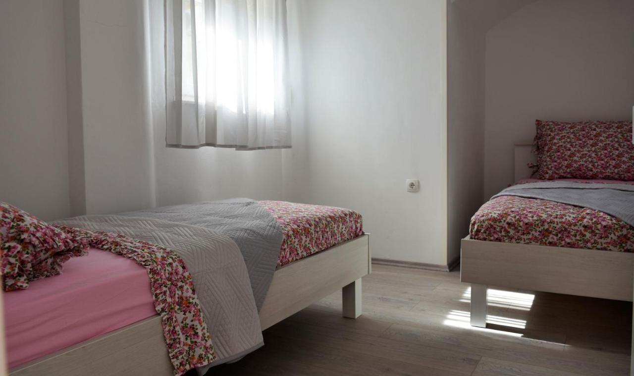 Apartment Meryl Mravince Bagian luar foto